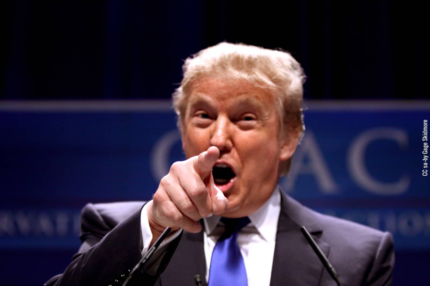 Trump señalando con el dedo